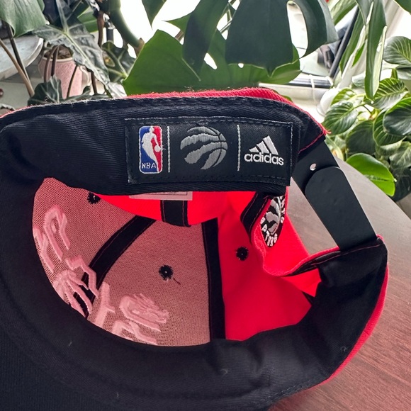 🧢NBA Adidas Toronto Raptors Dragon Year limited Edition Cap - Picture 6 of 9